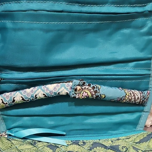 Modella Blue and Green Travel Jeweley Bag with Quilted Design - Picture 15 of 16